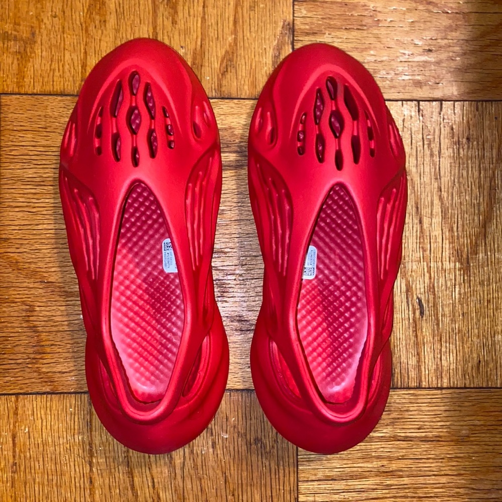 Yeezy Foam Runner “Vermilion”